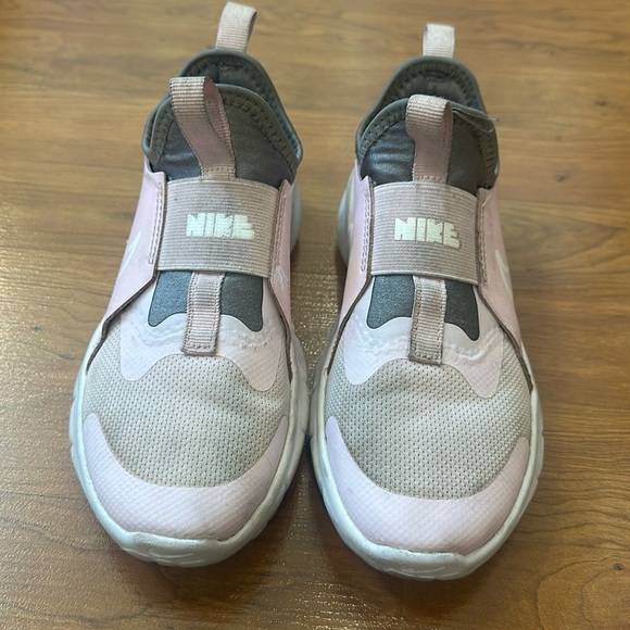 Nike gently used girls sneakers size 1. - Picture 1 of 9